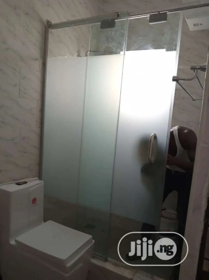 Rimless Shower Cubicle