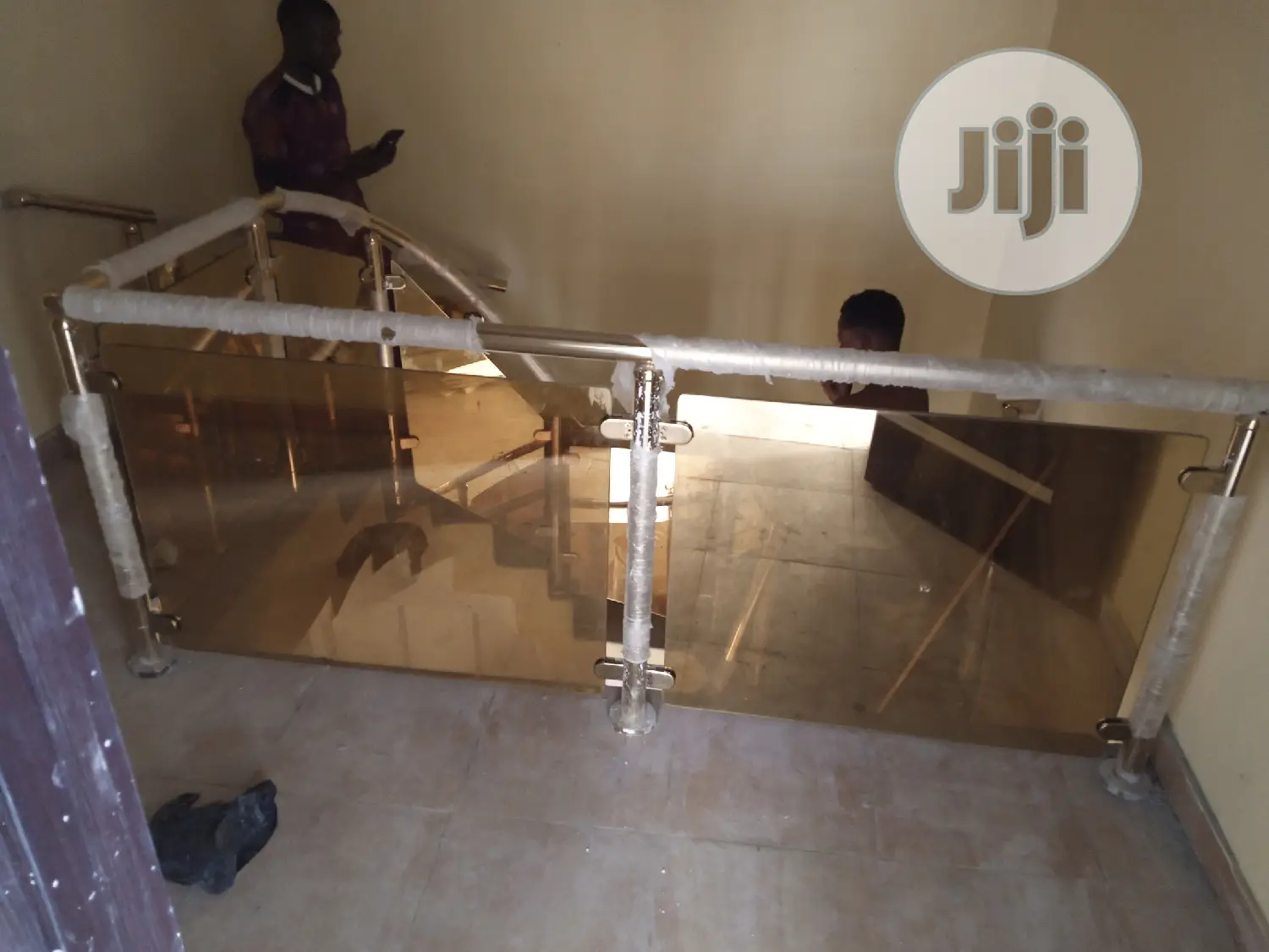 Stainless Handrails With Gold Pipe and Gold Glass