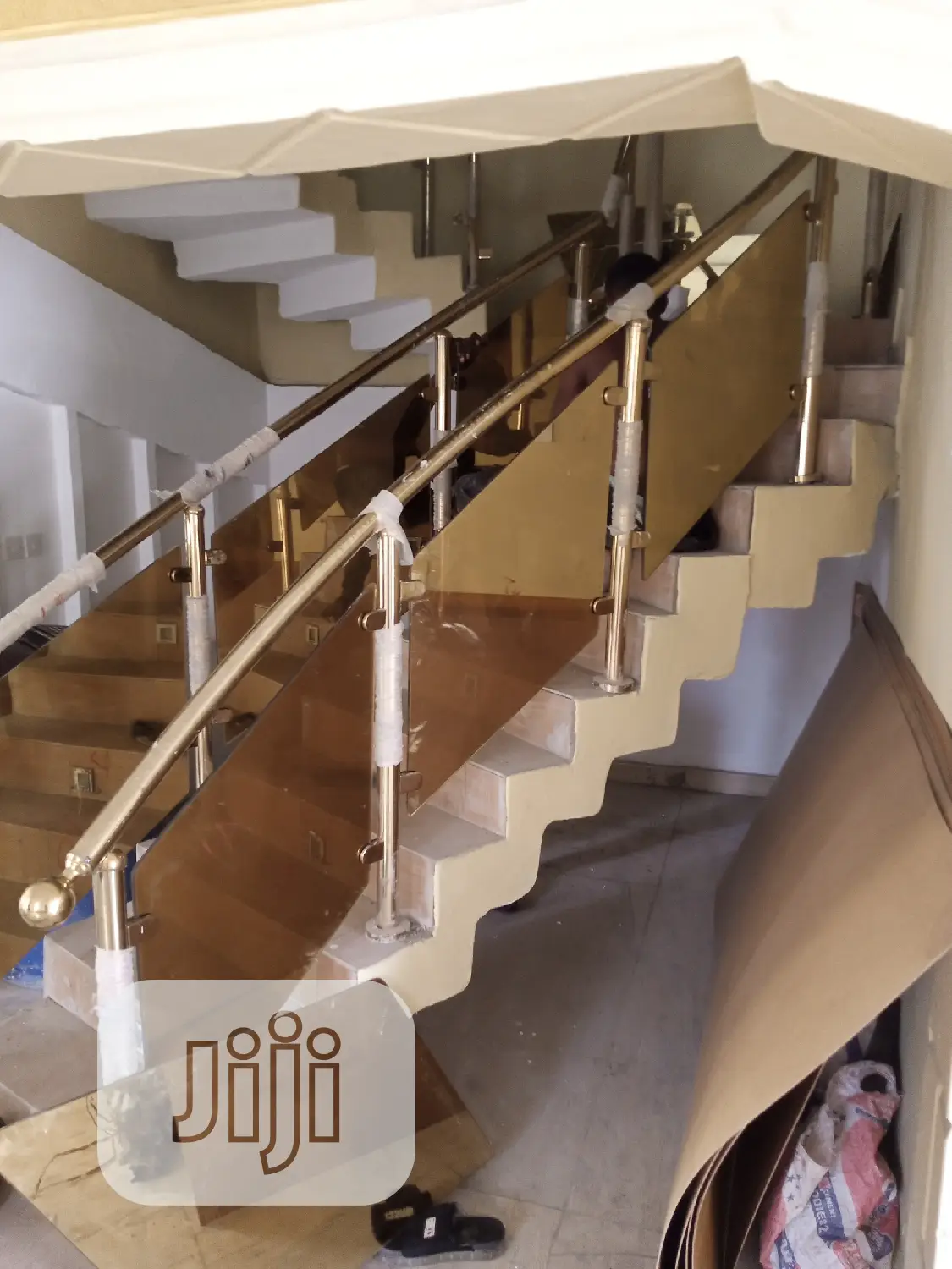 Stainless Handrails With Gold Pipe and Gold Glass