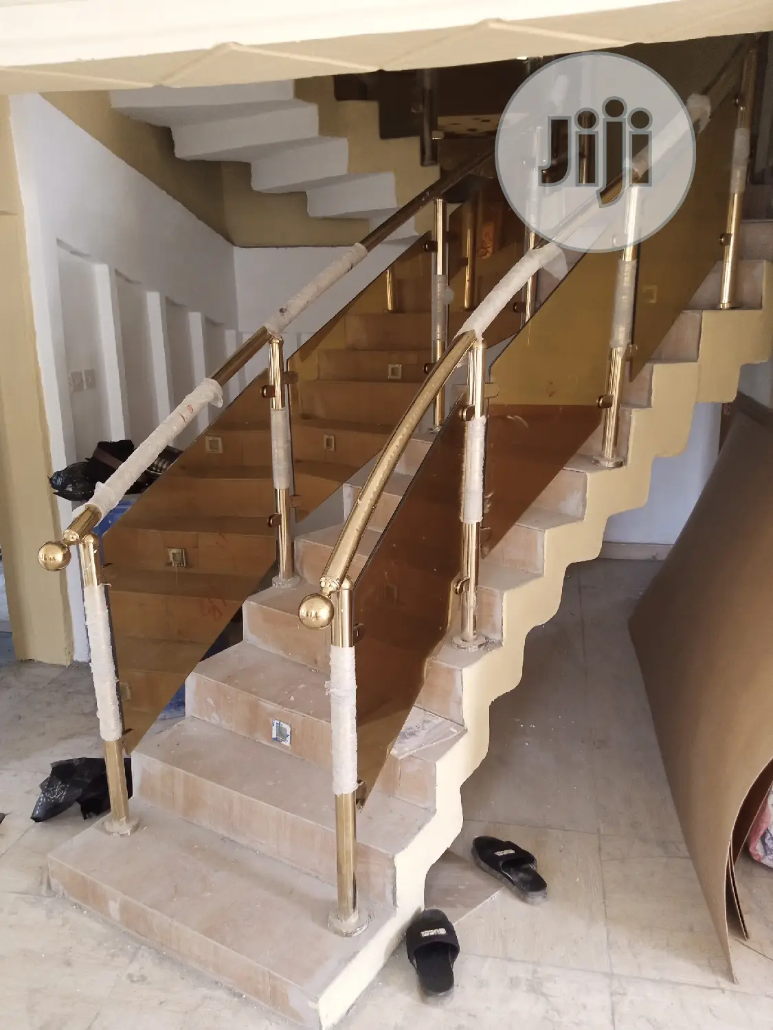 Stainless Handrails With Gold Pipe and Gold Glass