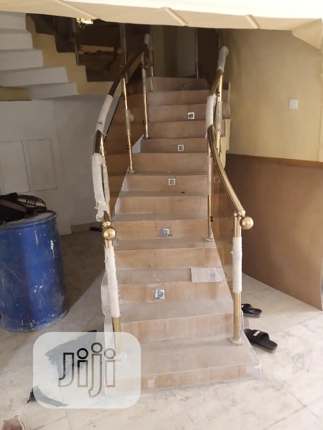 Stainless Handrails With Gold Pipe and Gold Glass