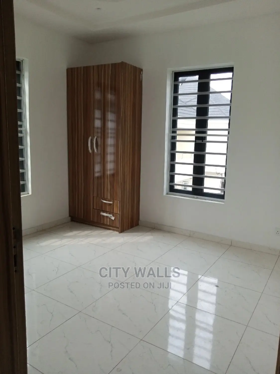 4bdrm Duplex in Chevron for rent