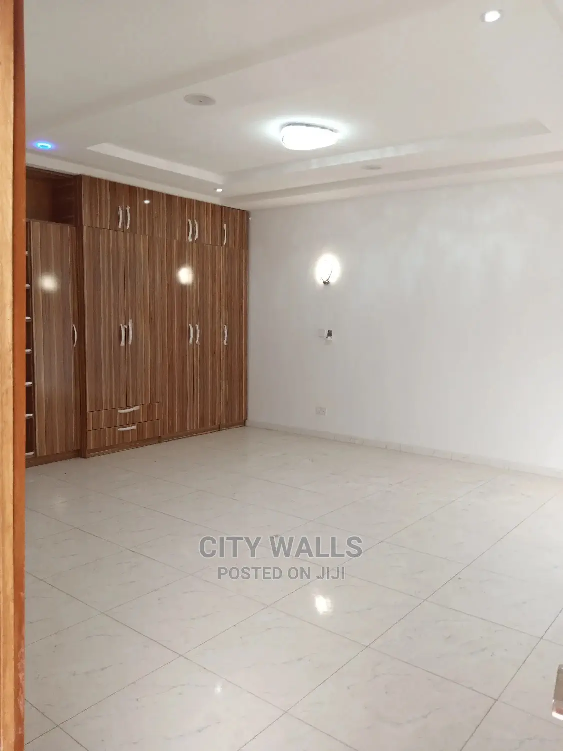 4bdrm Duplex in Chevron for rent