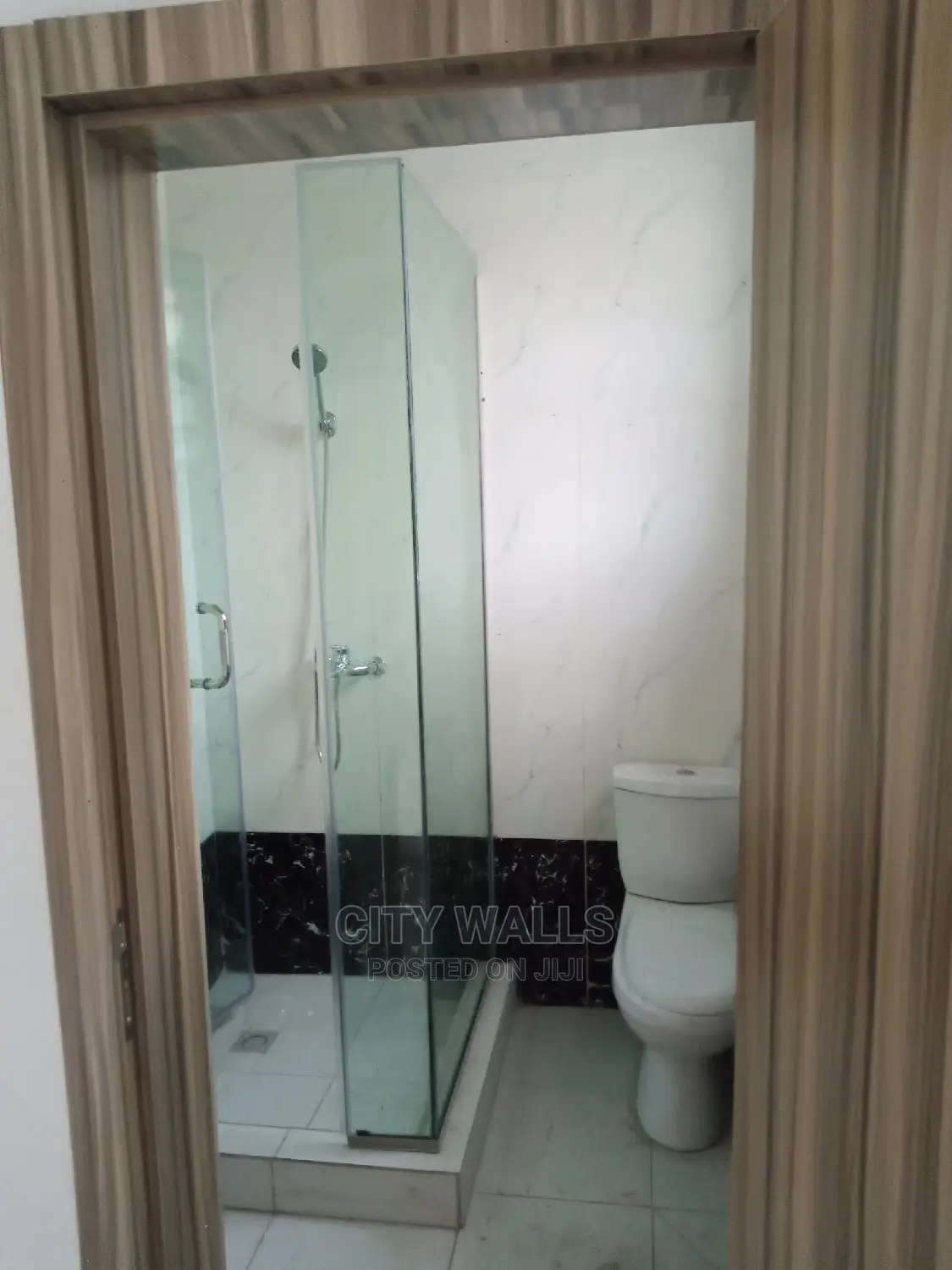 4bdrm Duplex in Chevron for rent