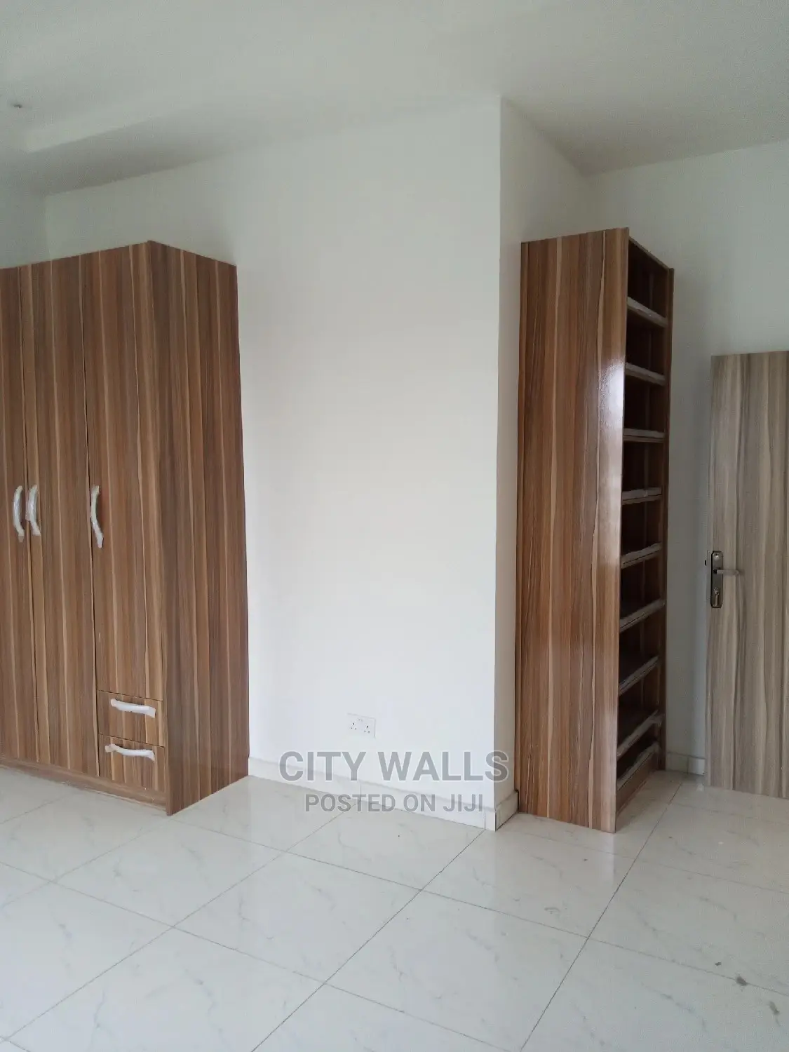 4bdrm Duplex in Chevron for rent
