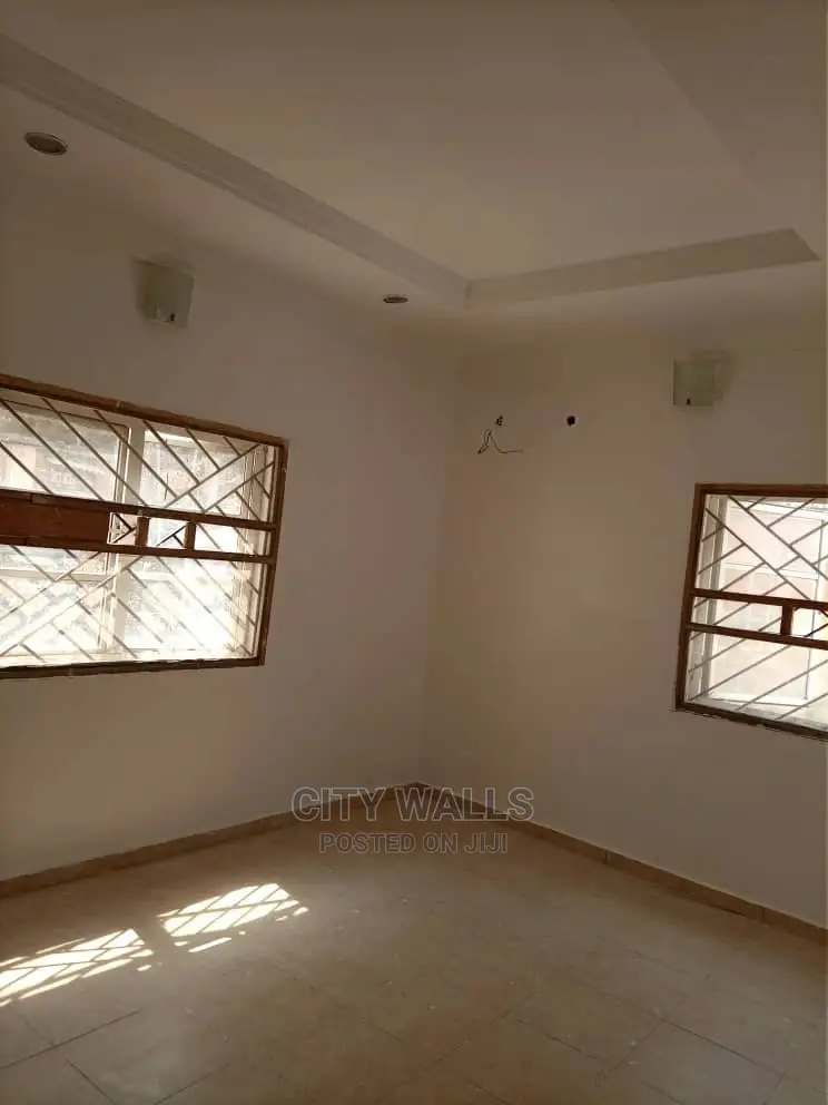 Fully Detached 3bedrooms Duplex