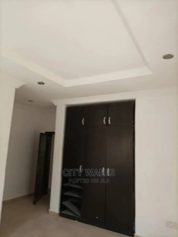 Fully Detached 3bedrooms Duplex