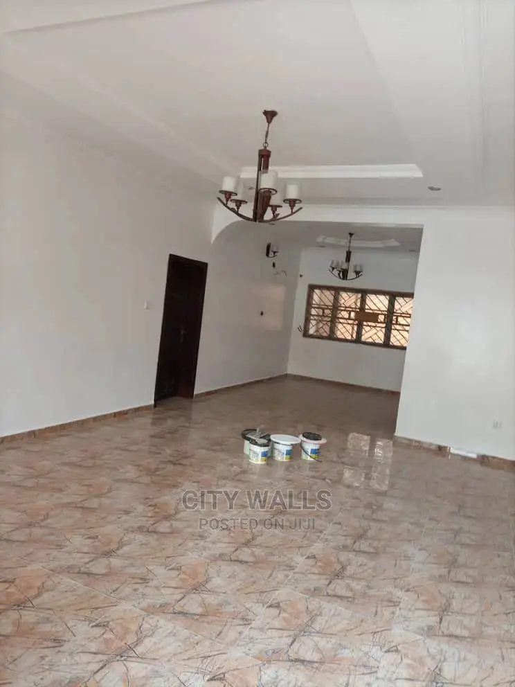 Fully Detached 3bedrooms Duplex
