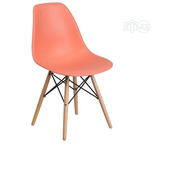 Charles Eames Chair – Peach