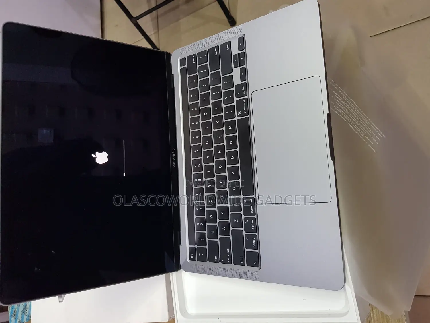 Laptop Apple MacBook Pro 2020 8GB Intel Core I5 SSHD (Hybrid) 256GB