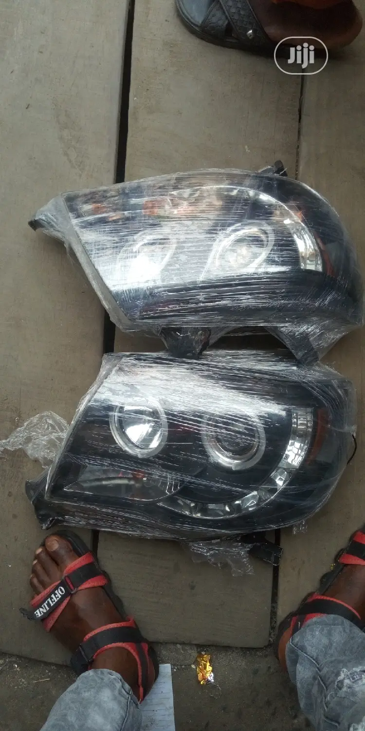Head Lamp for Toyota Tacoma 2010 Yahoo Model Set