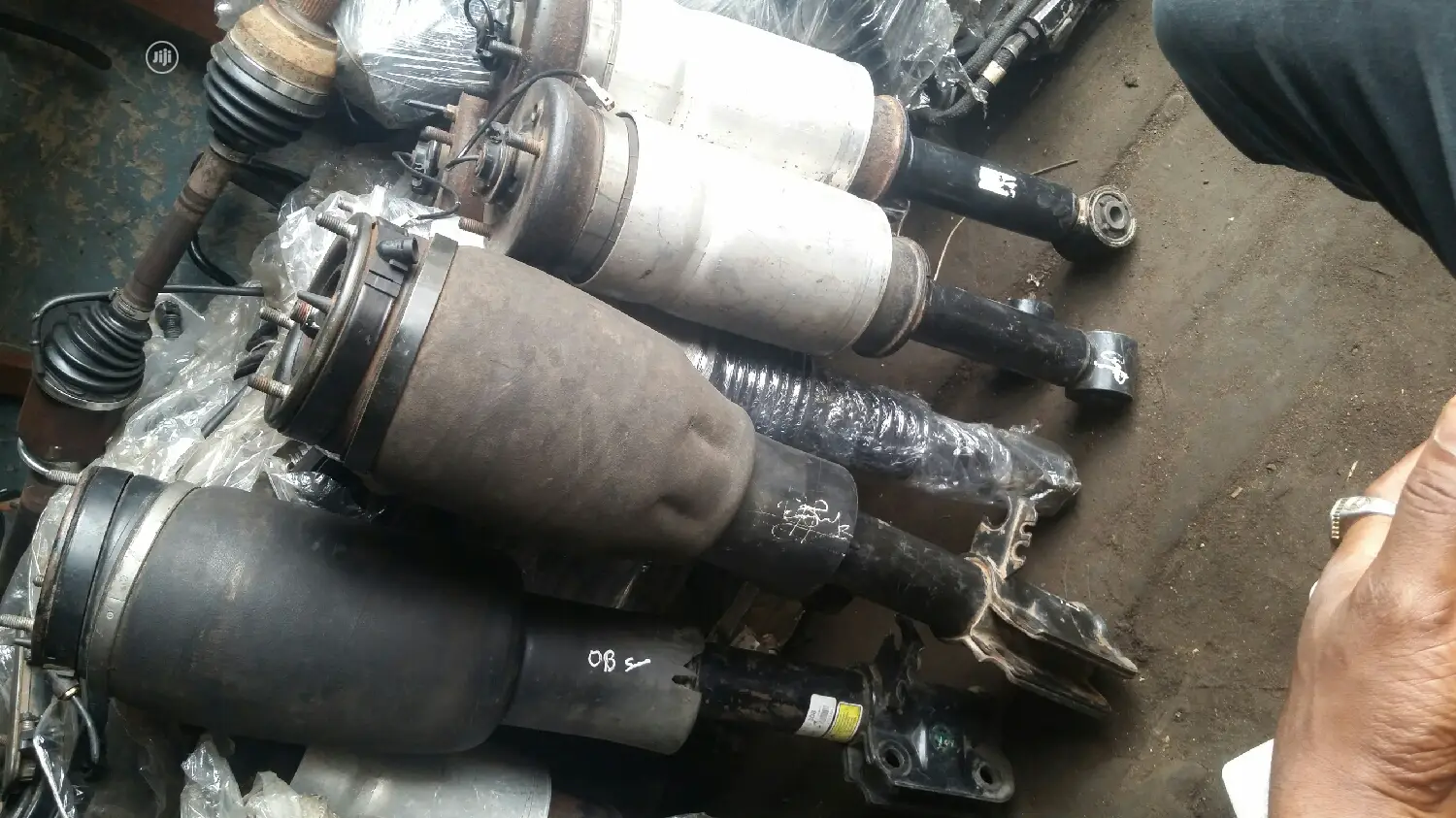 Frontand Back Balloon Shocks for Range Rover