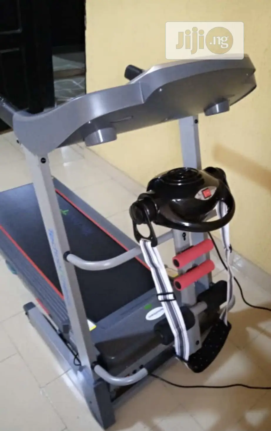 2.5hp Treadmil With Massager And Dumbell