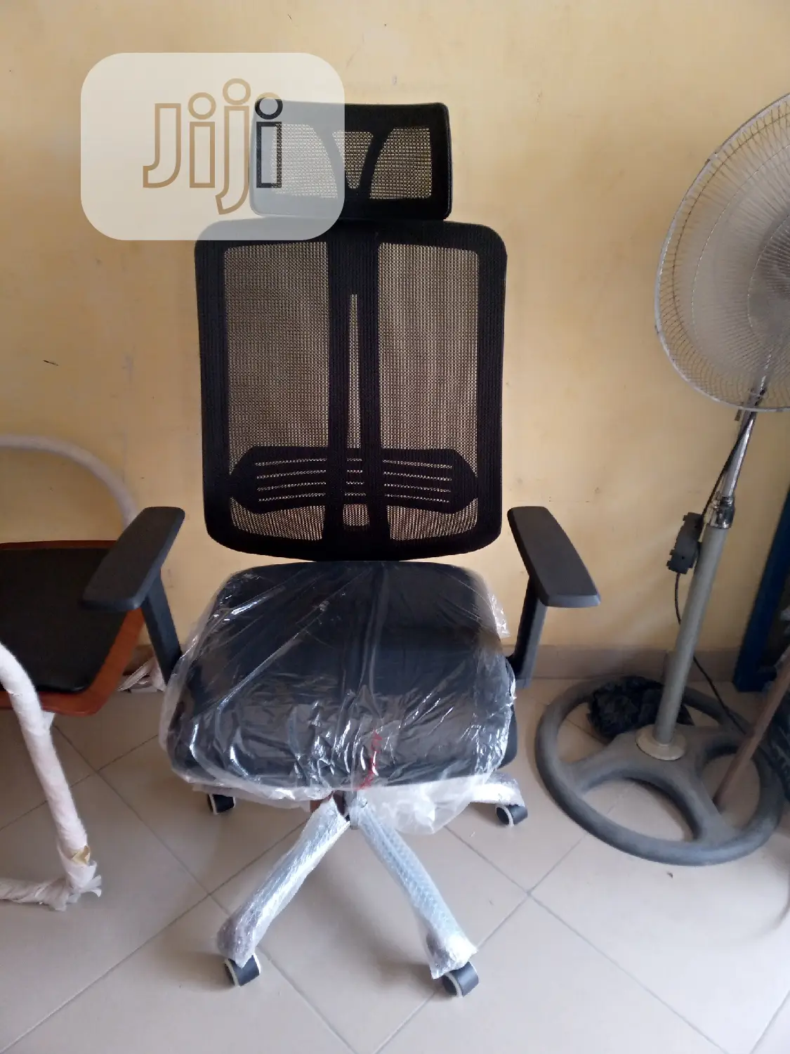 Net Back Head Rest Swivel Chair