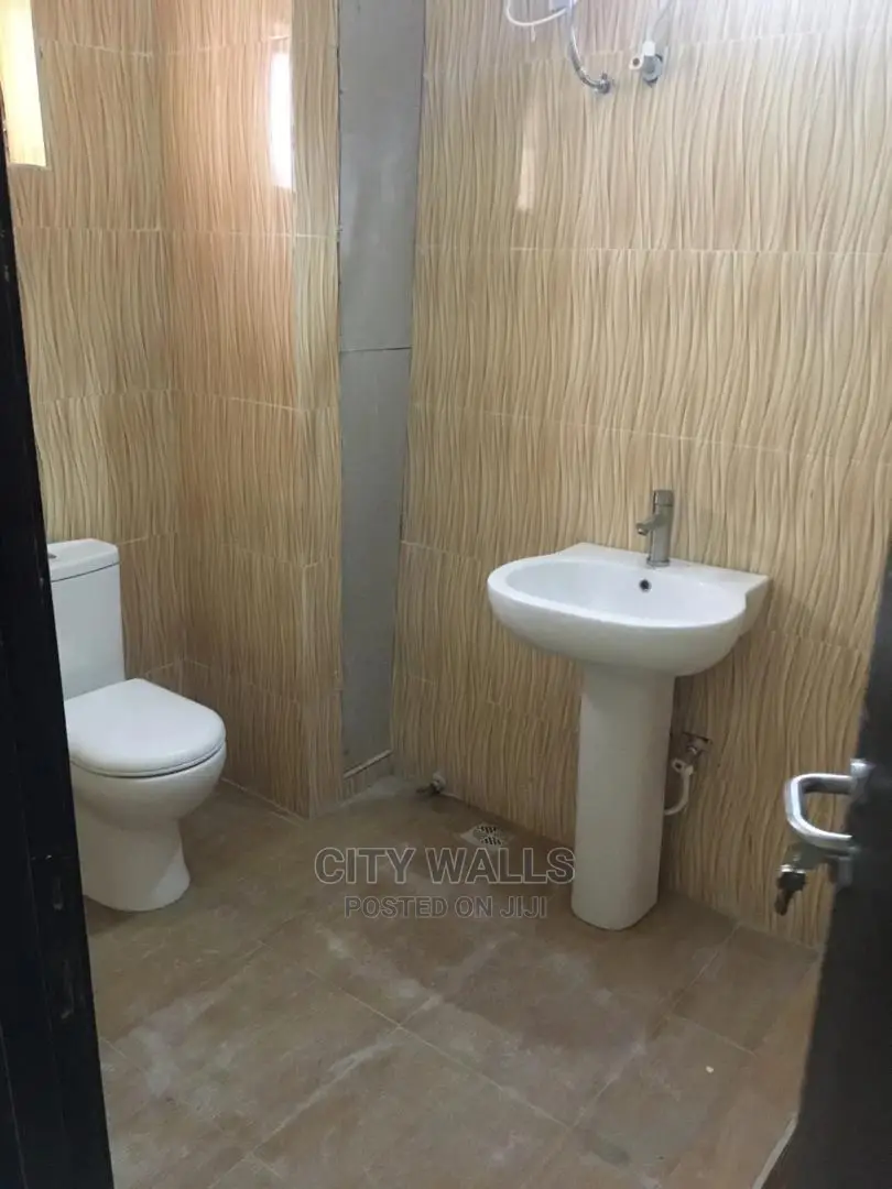 3bdrm Apartment in Chevron for rent