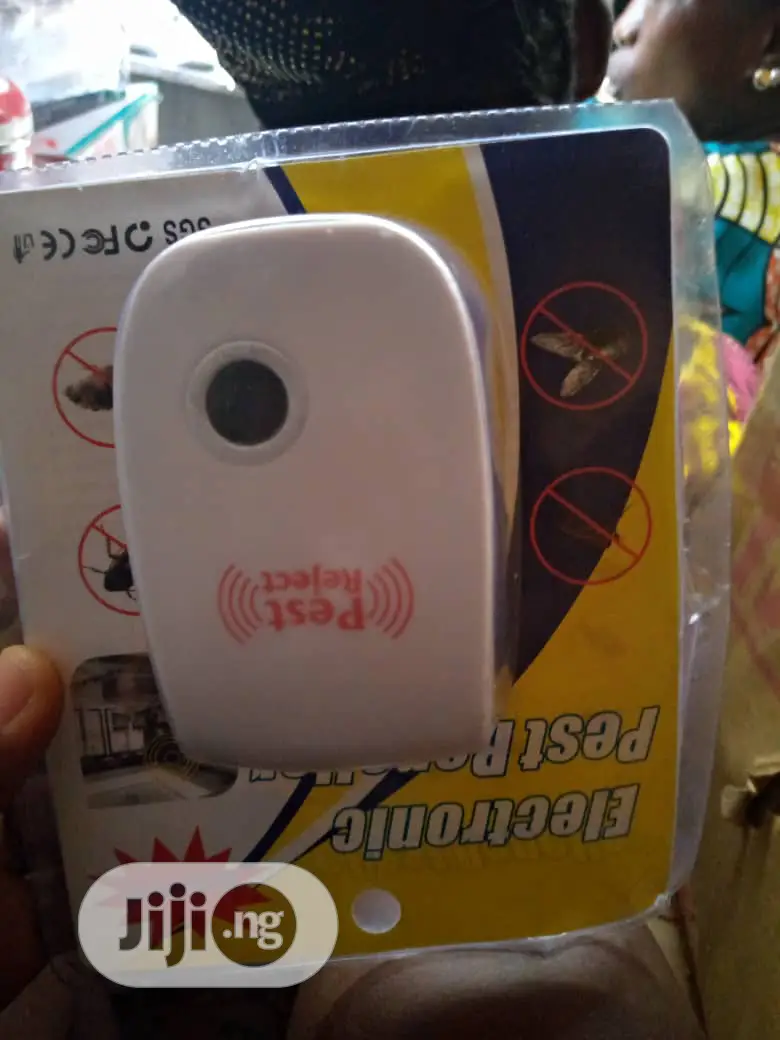 Ultrasonic Pest Repeller Blue Light Insect Repeller