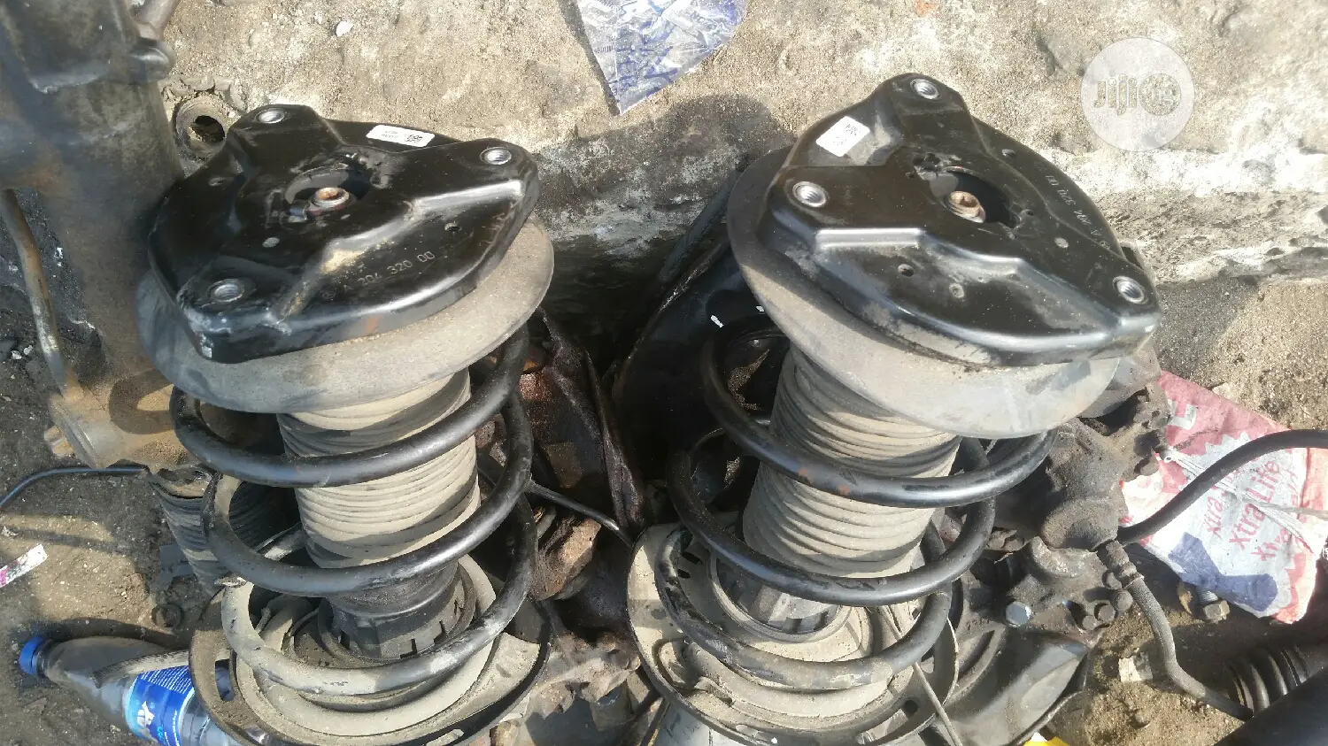 Set of Front Shocks Mercedes-Benz C300