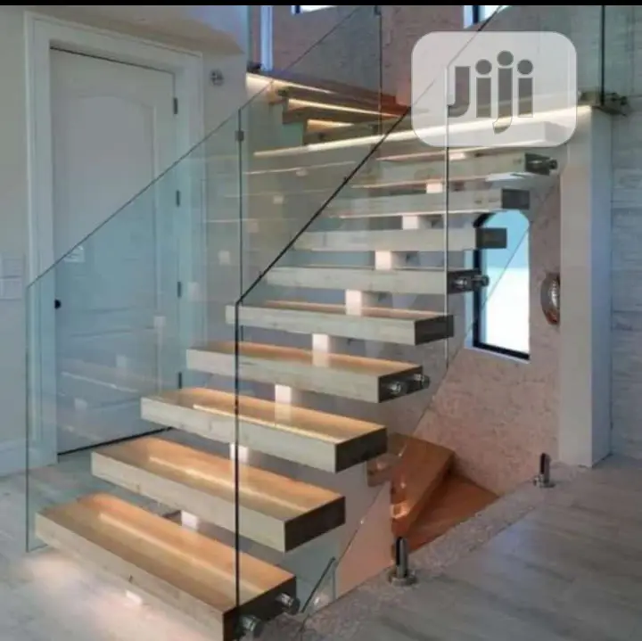 Frameless Glass Staircase and Balcony