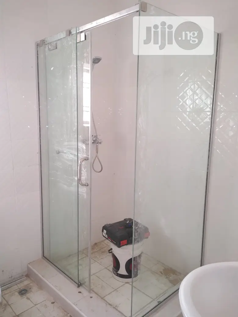 Shower Cubicle With Tampered Glass