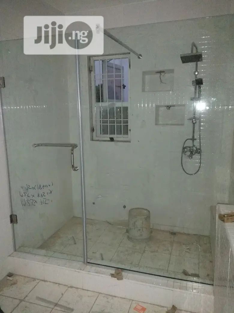 Shower Cubicle With Tampered Glass