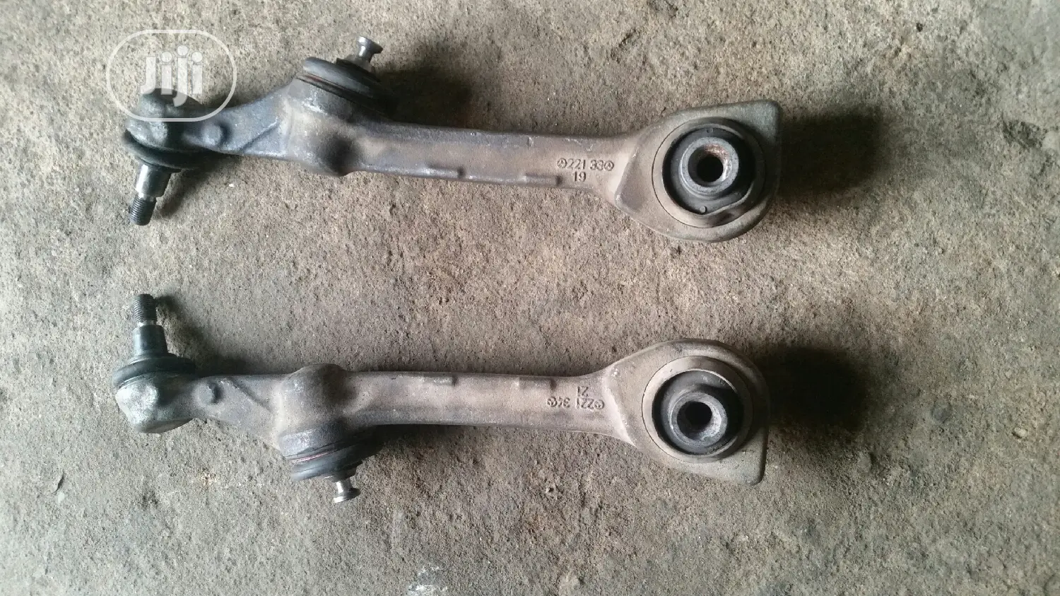 Set of Lower Arm for Mercedes-Benz S550