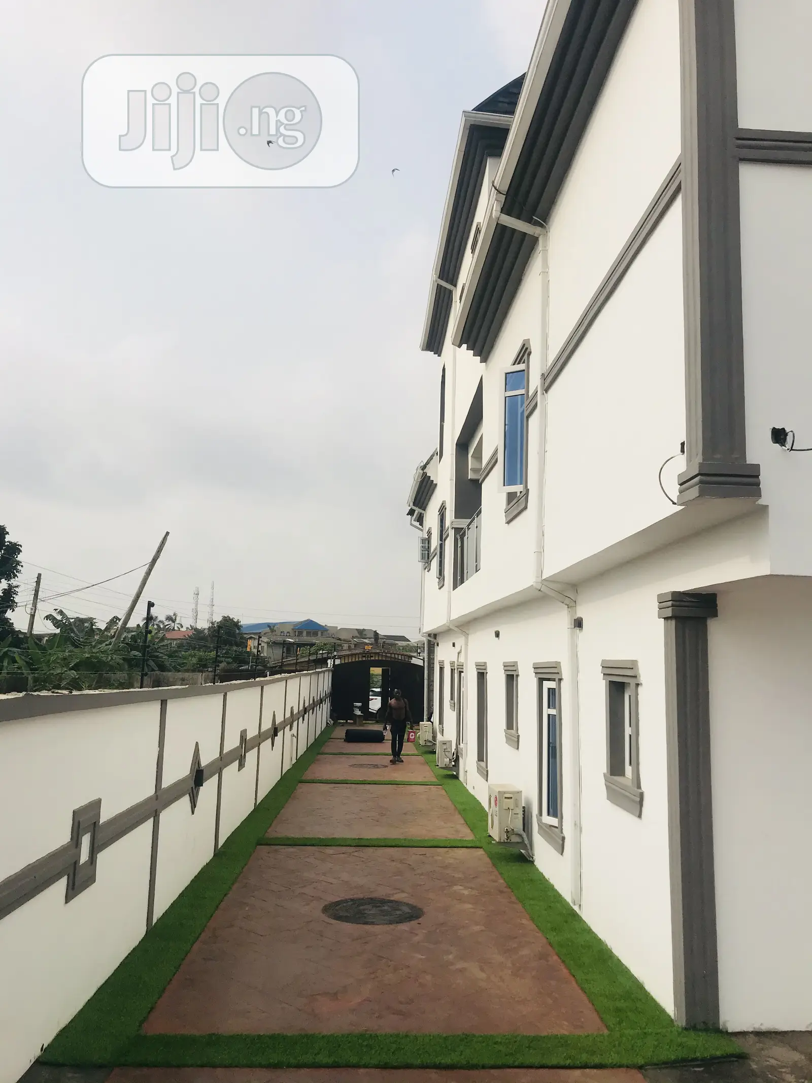 Redefine Your Carpark Walk Way With Green Grass Rugs