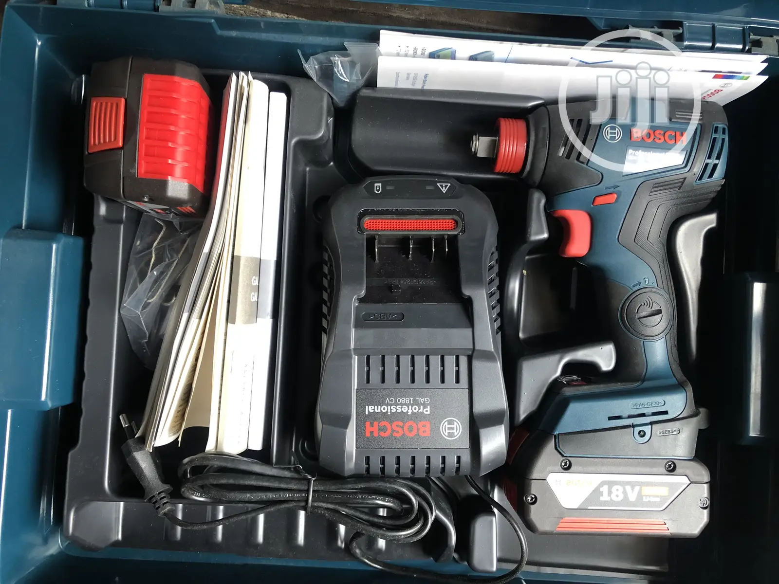 Bosch Professional Impact Wrench 1/2inchs Drive GDX 18v-200c