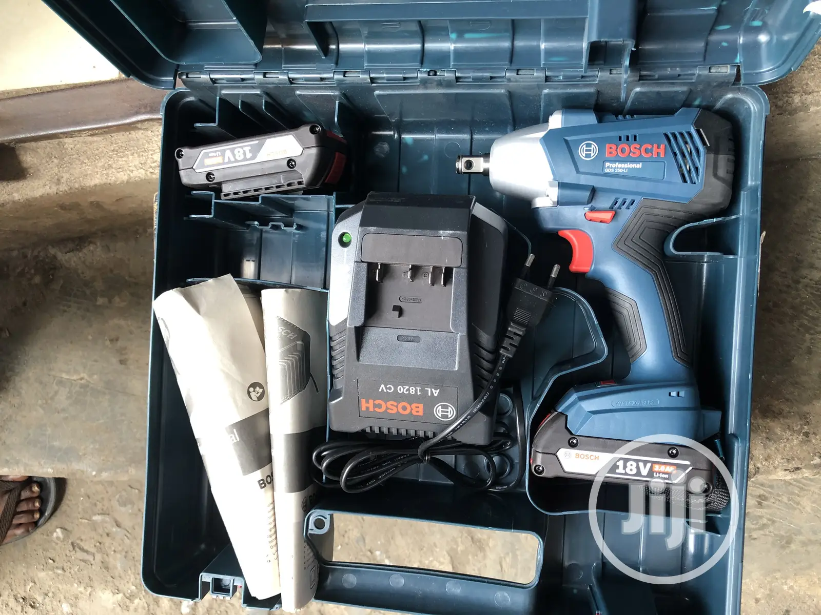Bosch Professional Impact Wrench 1/2” Drive GDS 250-Li