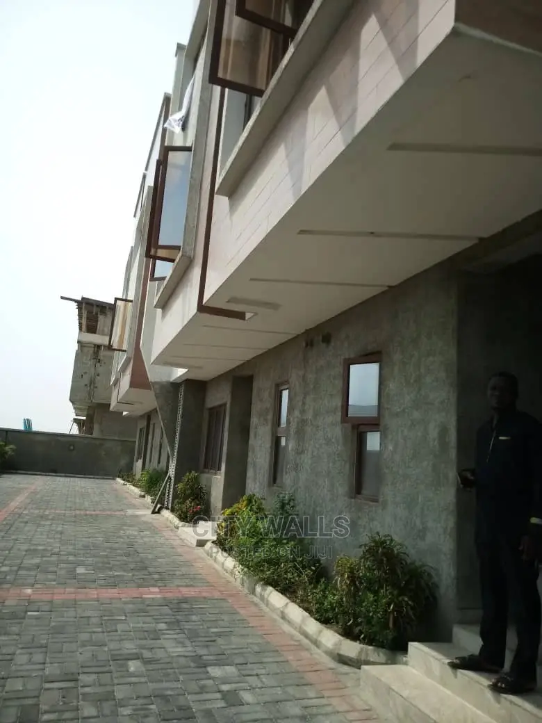 A Tastefully Built 4bedroom Terrace