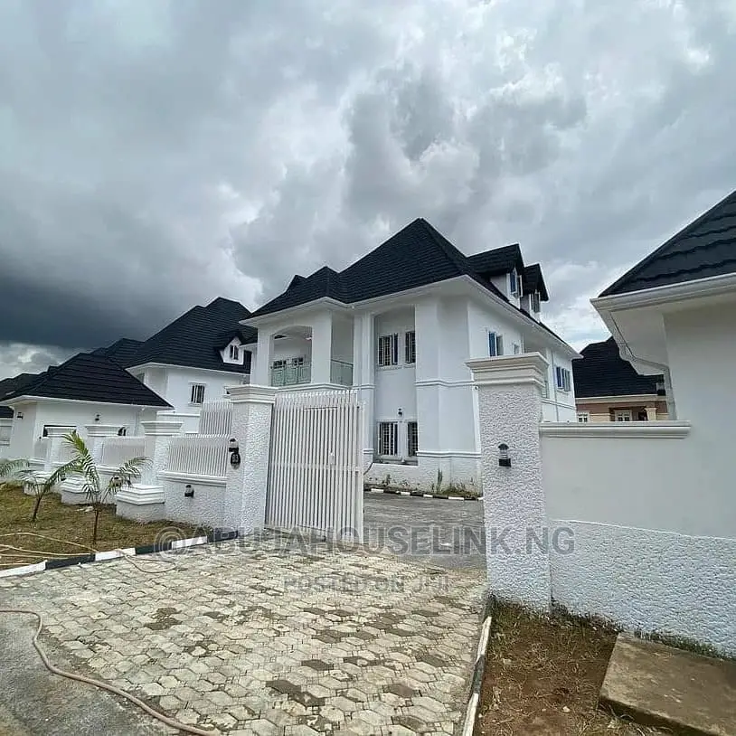 Furnished 6bdrm Duplex in Gwarinpa for sale