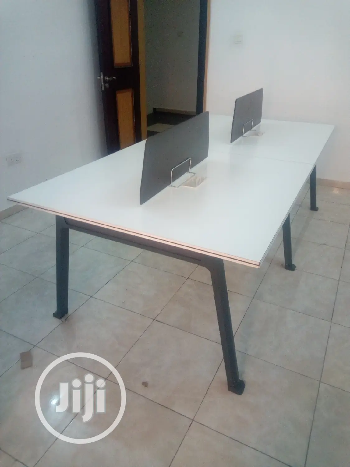 White 4-Man Workstation With Metal Legs