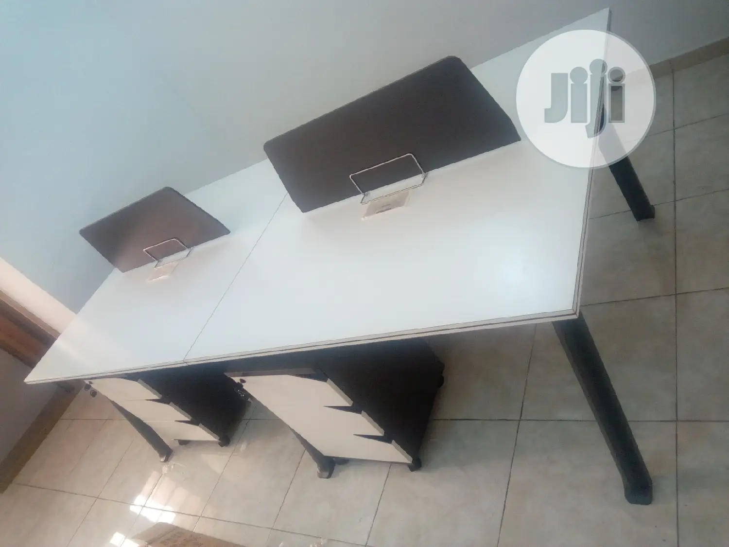 White 4-Man Workstation With Metal Legs