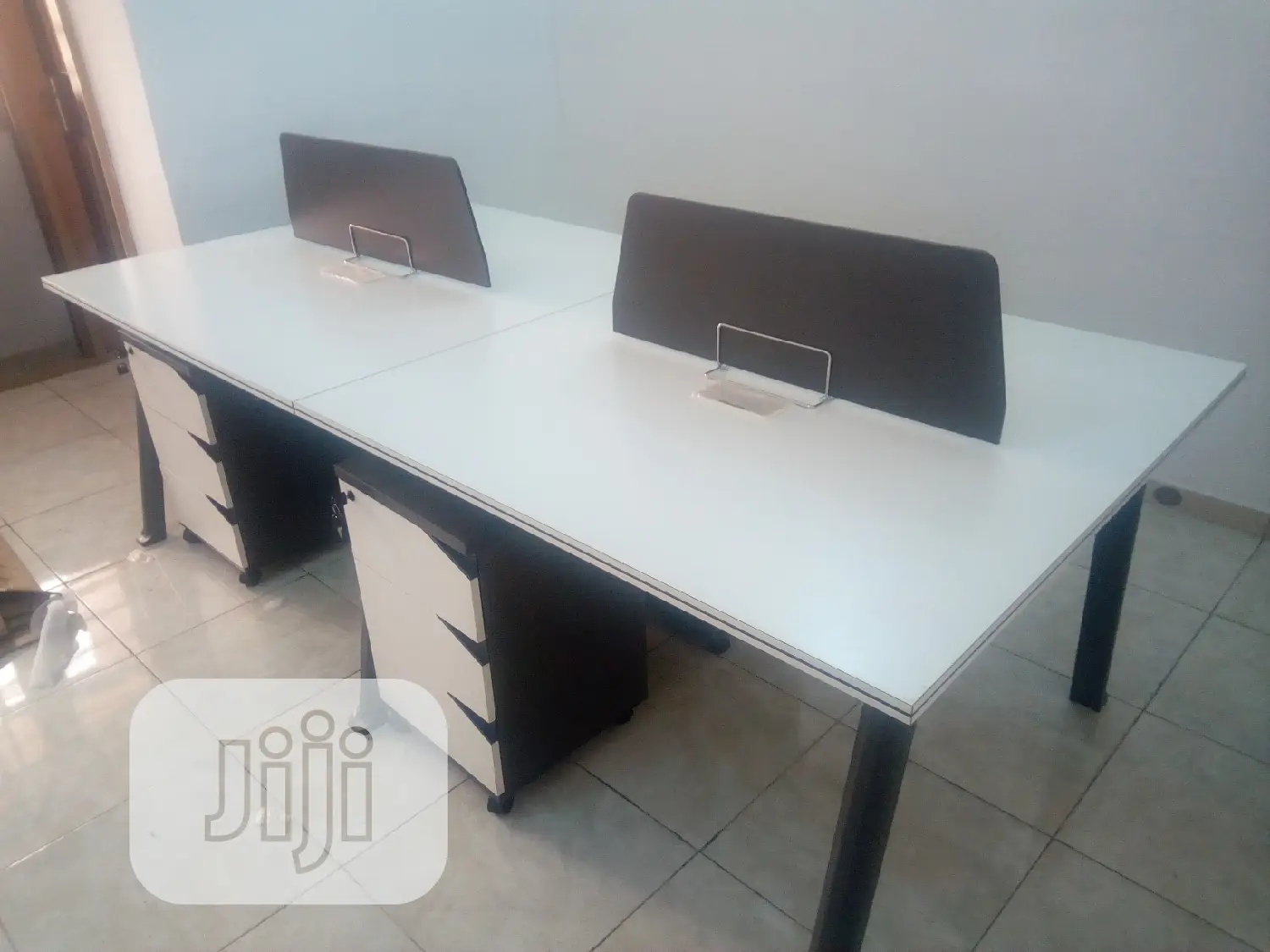 White 4-Man Workstation With Metal Legs