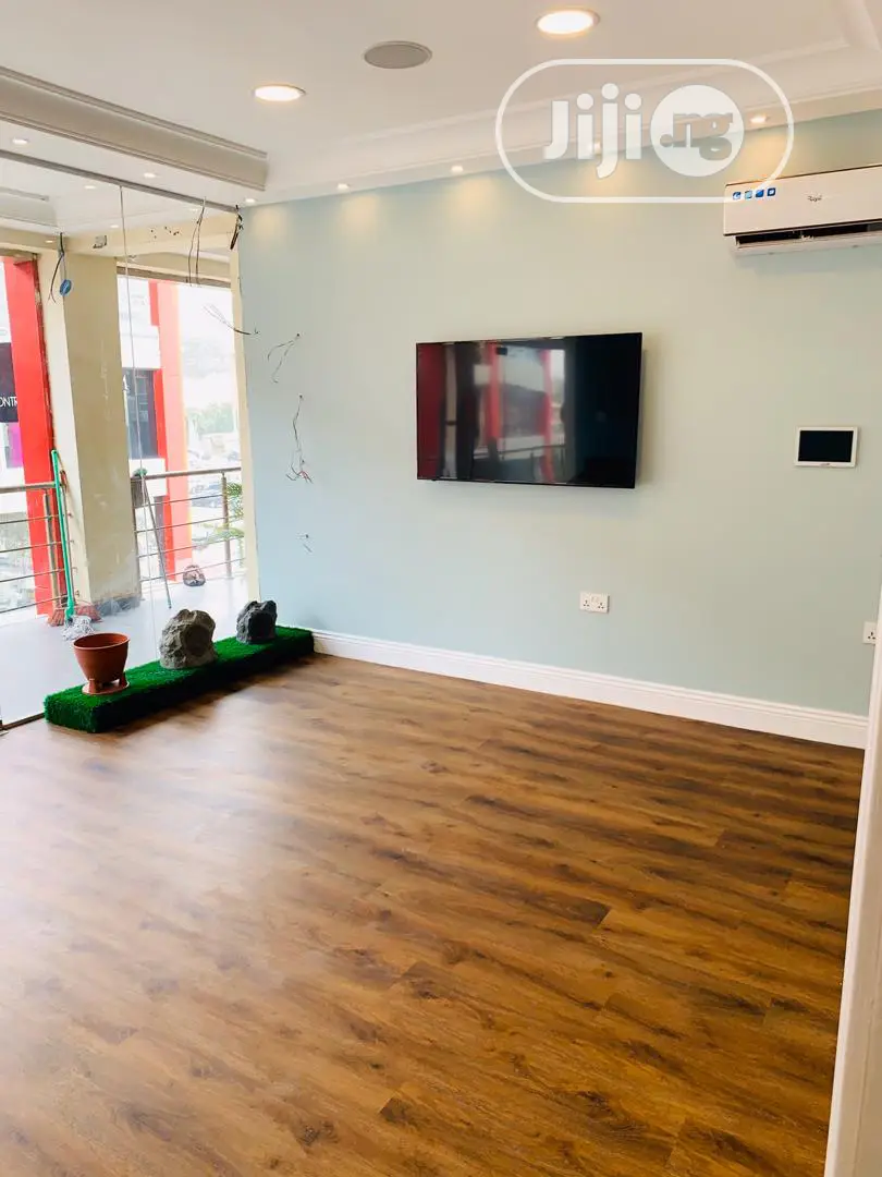 Luxury Wooden Laminate, SPC, PVC Vinyl, Gym, Sporting Floors