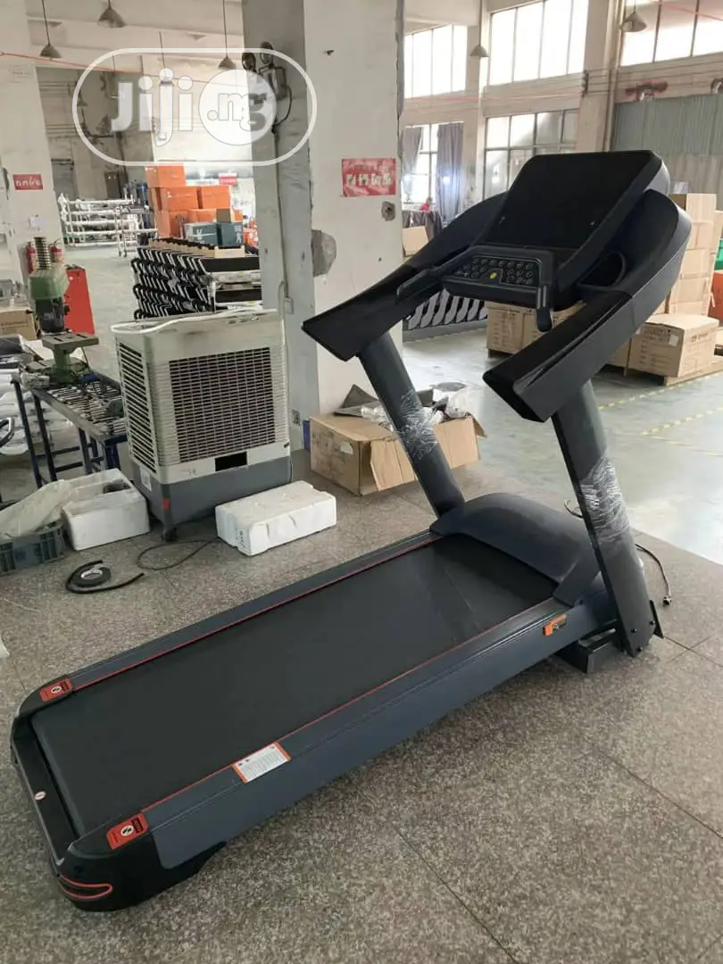 New Quality Commercial 3.5hp Standard Treadmill 160kg User