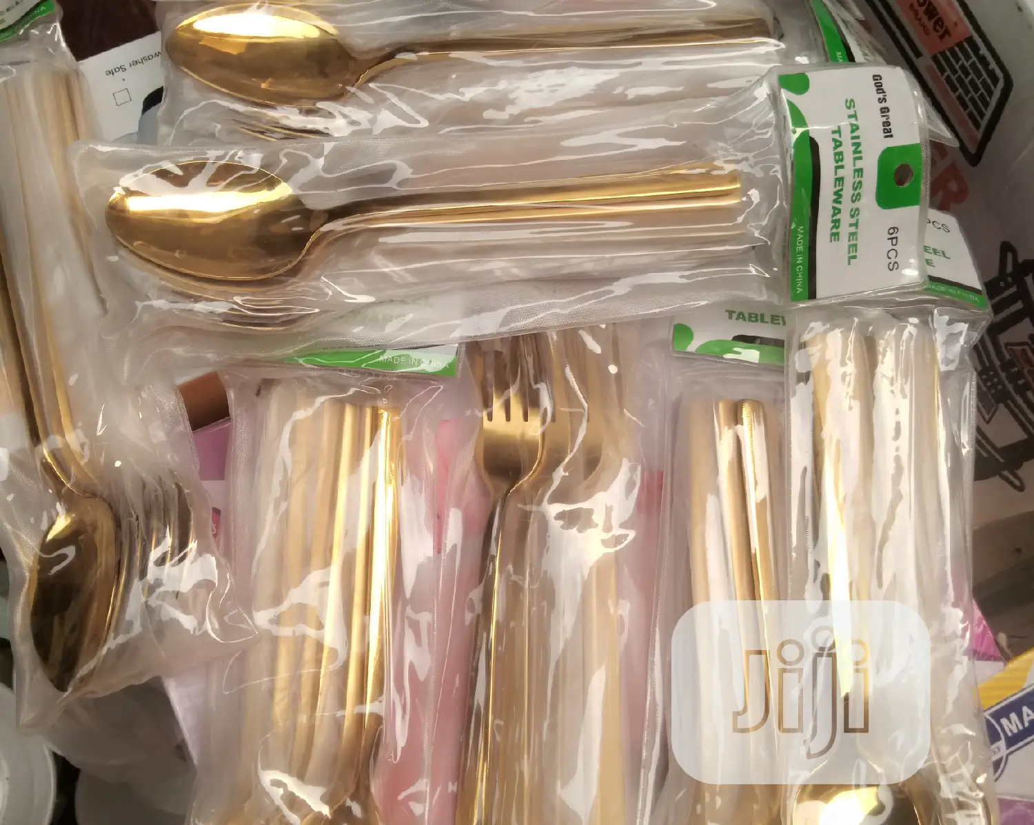 6 Pieces of Gold Spoon.