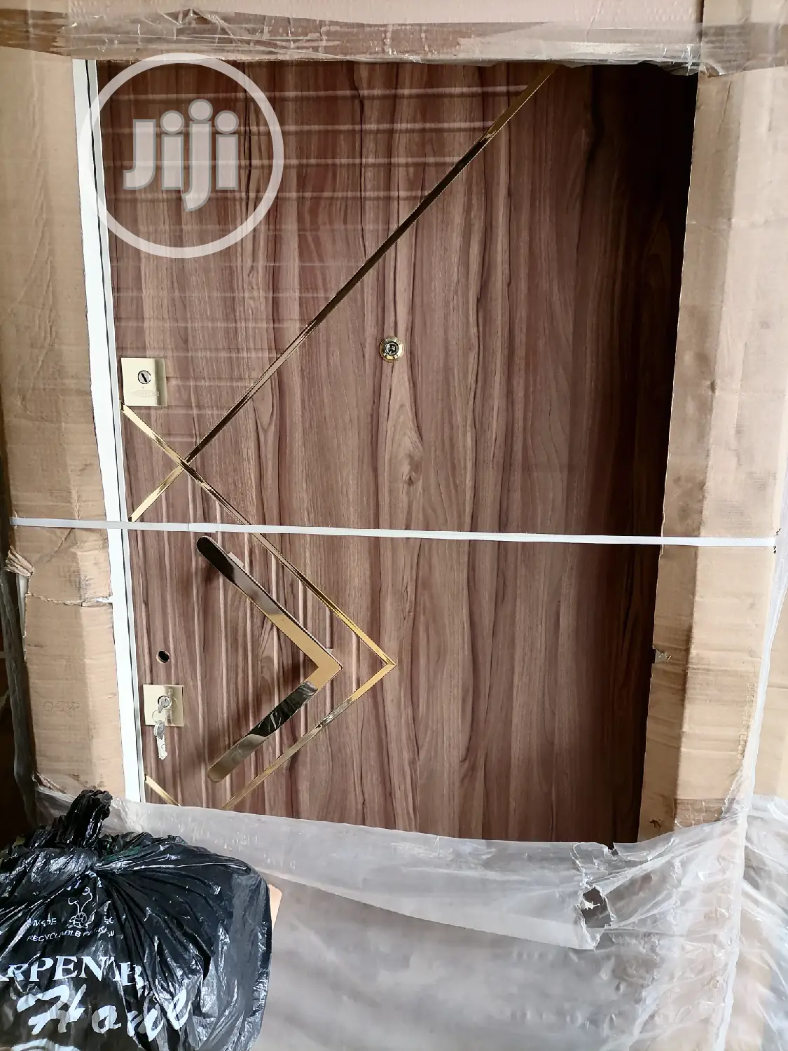 V Golden Hand Door