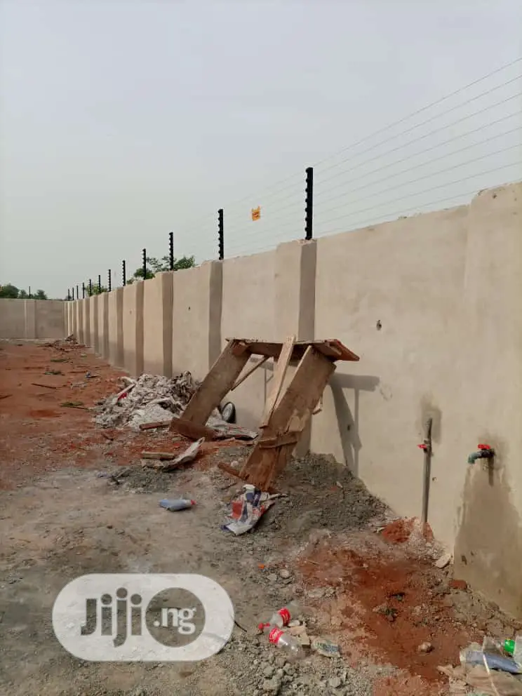 Electric Fence Security on 2 and Half Plots