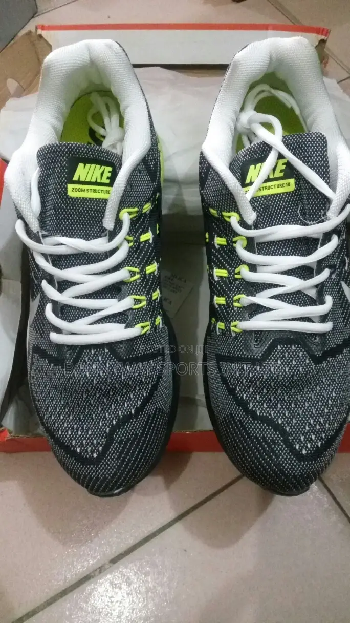 Nike Zoom Structure 18 Jugging Canvas