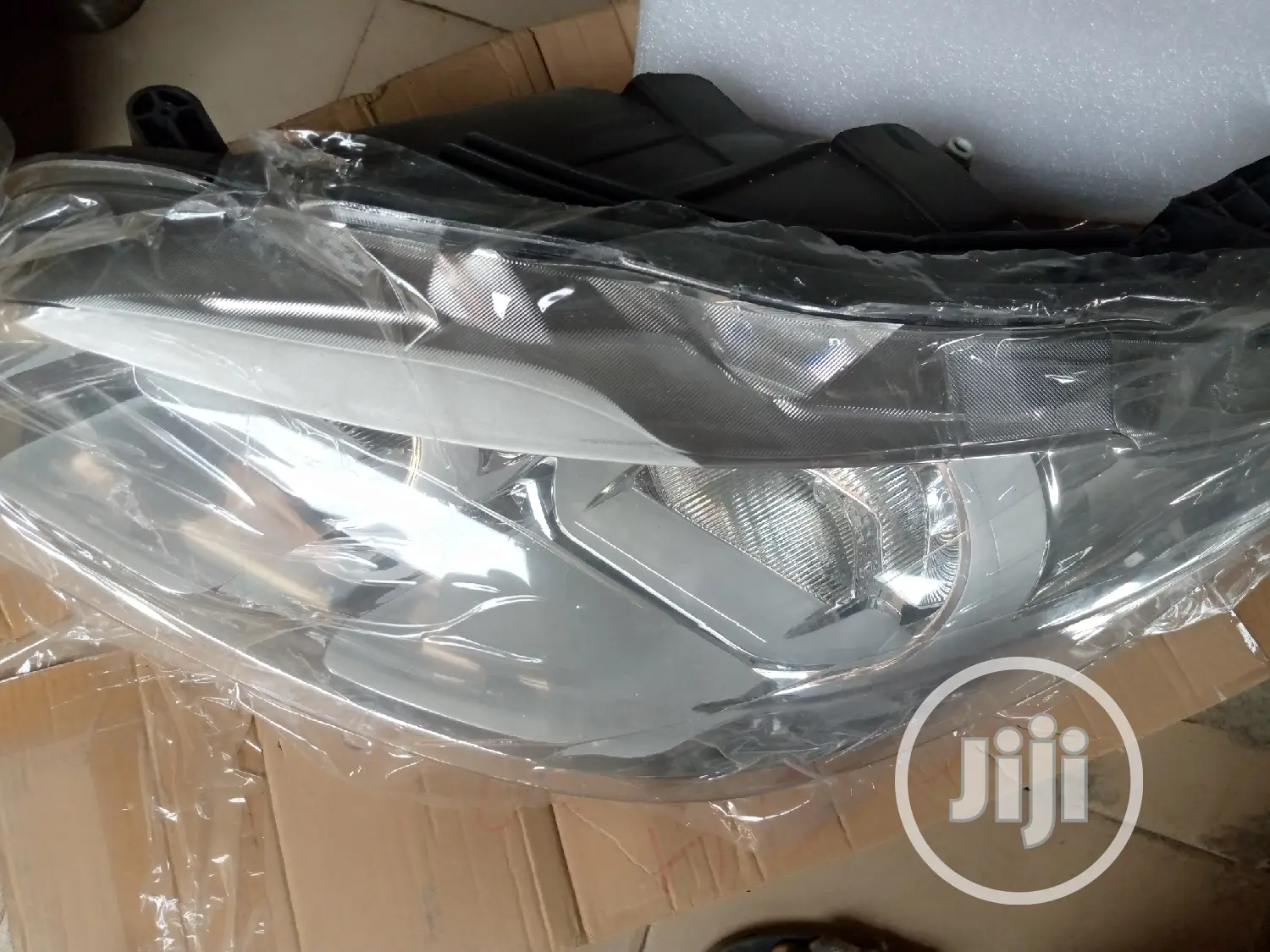 Headlight for Peogout 301
