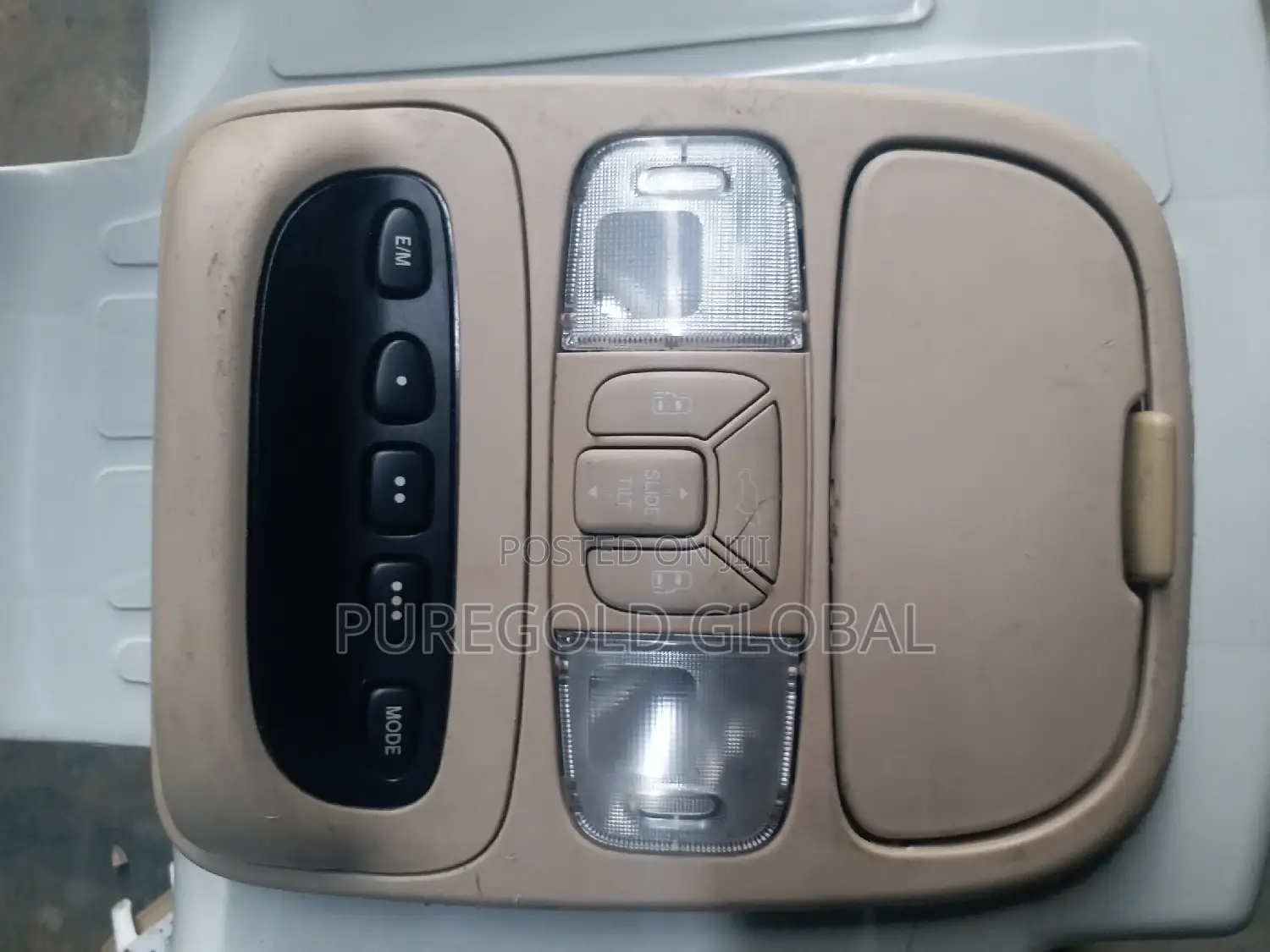 Toyota Sienna Roof Light 2006 Model