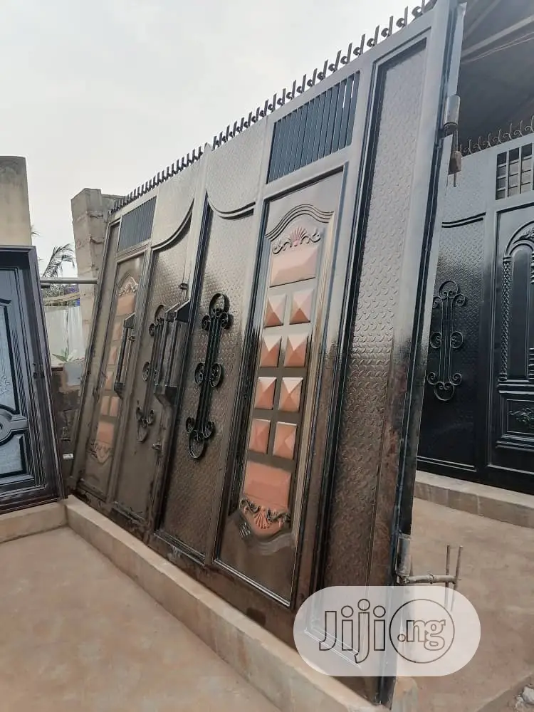 A Giant and Standard 12ft by 8ft Gate for Sale.