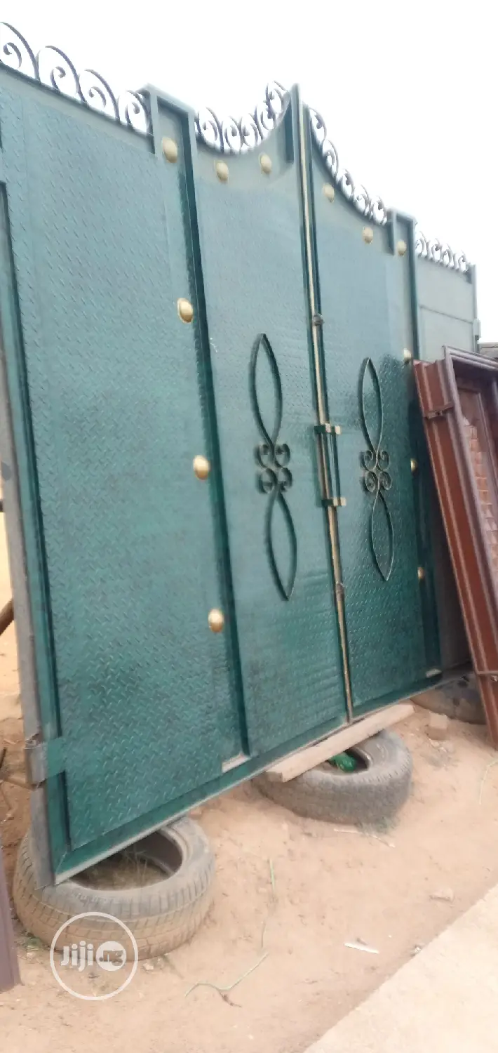 A Giant and Standard 12ft by 8ft Gate for Sale.100% Quality