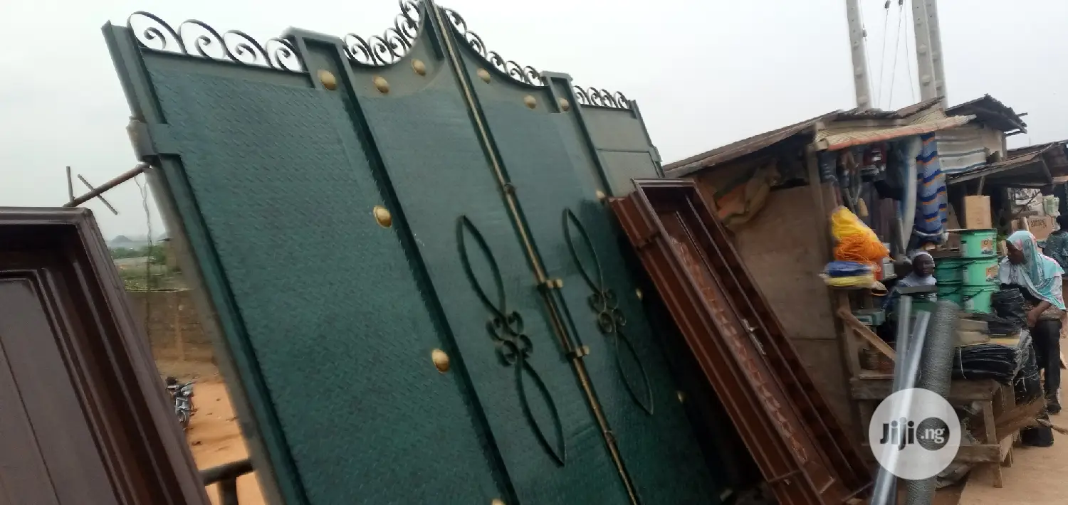 A Giant and Standard 12ft by 8ft Gate for Sale.100% Quality