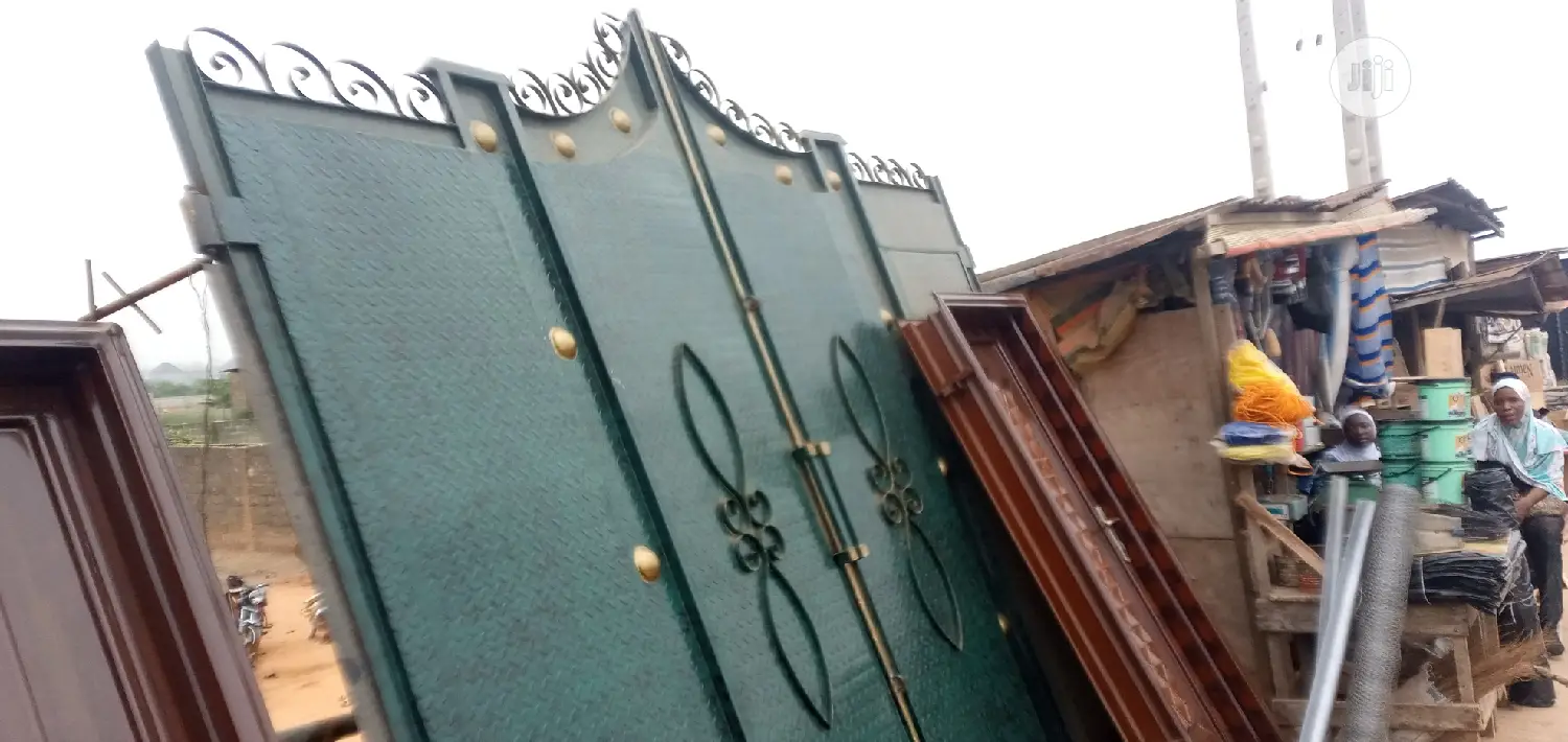 A Giant and Standard 12ft by 8ft Gate for Sale.100% Quality