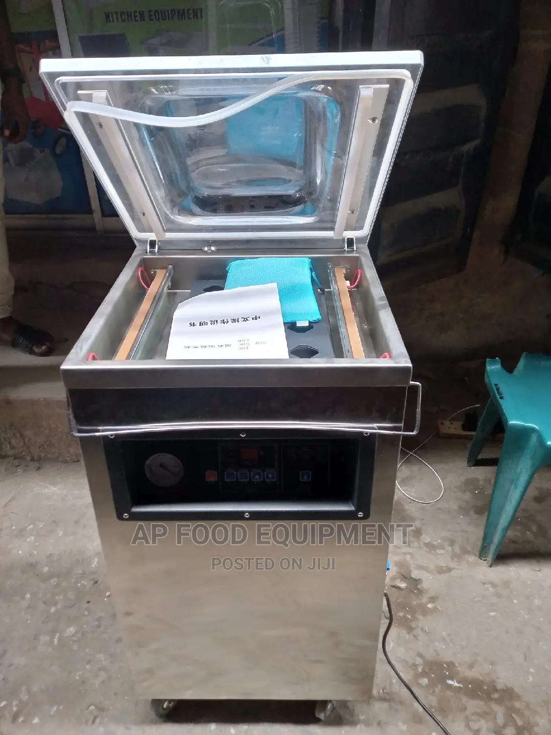 Vacuum Sealing Machine.