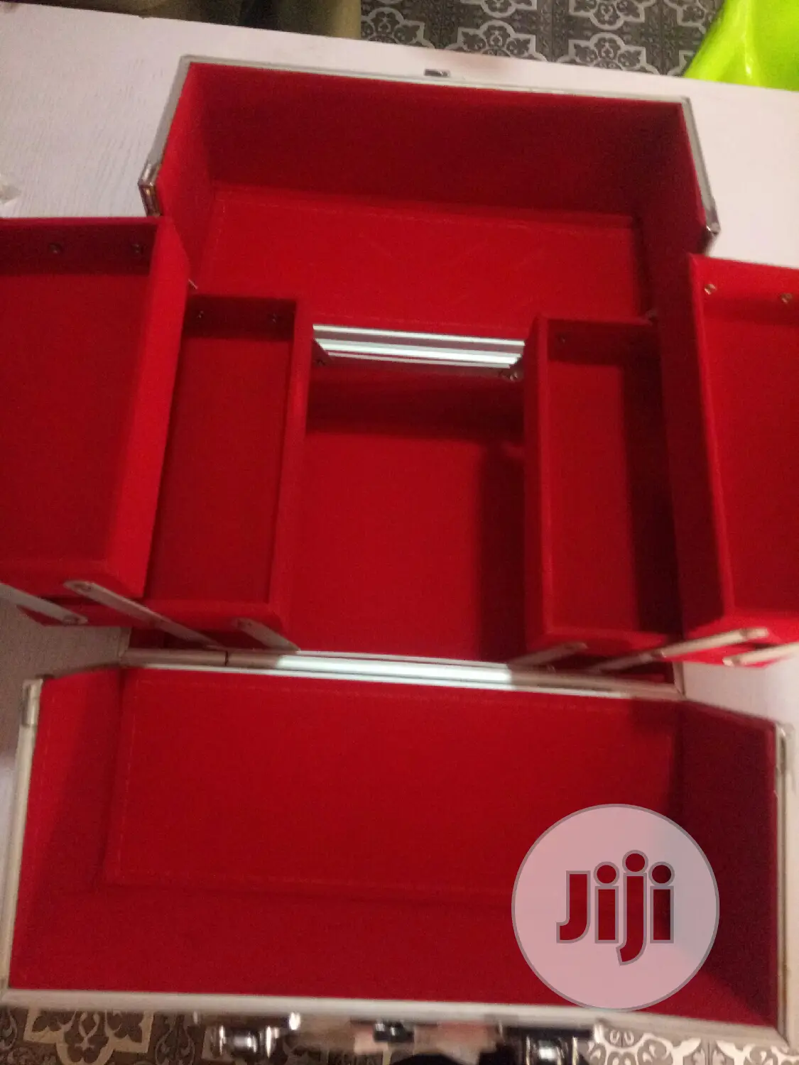 Queen Exotic Jewelry Box - Red