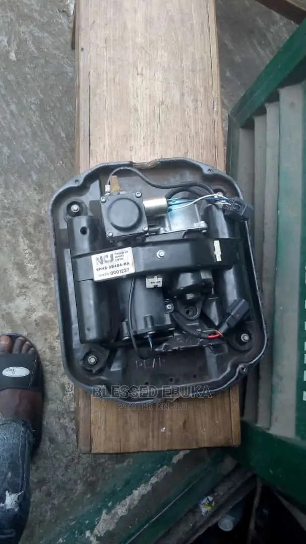 Air Suspension Pump Range Rover Vogue 2006 2009