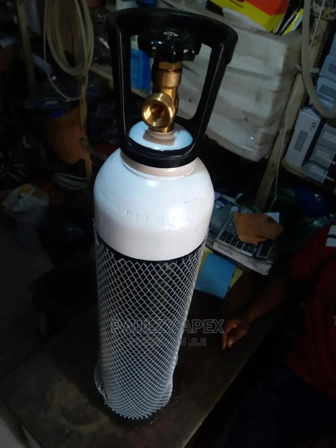 Oxygen Cylinder (Side)