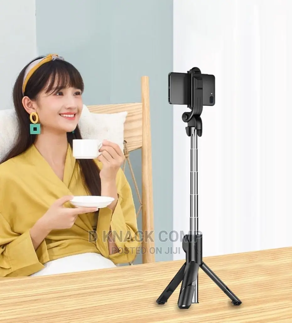 2021 New Selfie Stick and Bluetooth Remote Control